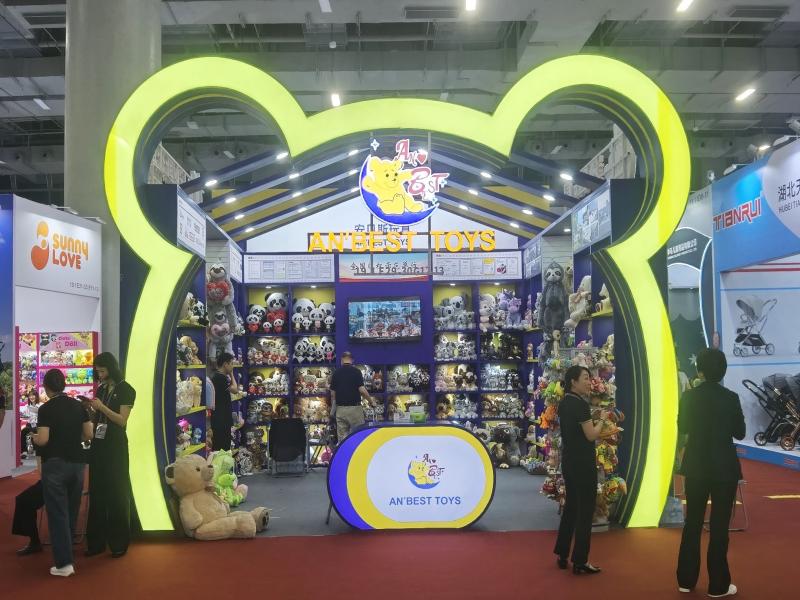 安貝斯玩具的第135屆獲獎廣交會(hui) 展位設計搭建圖片