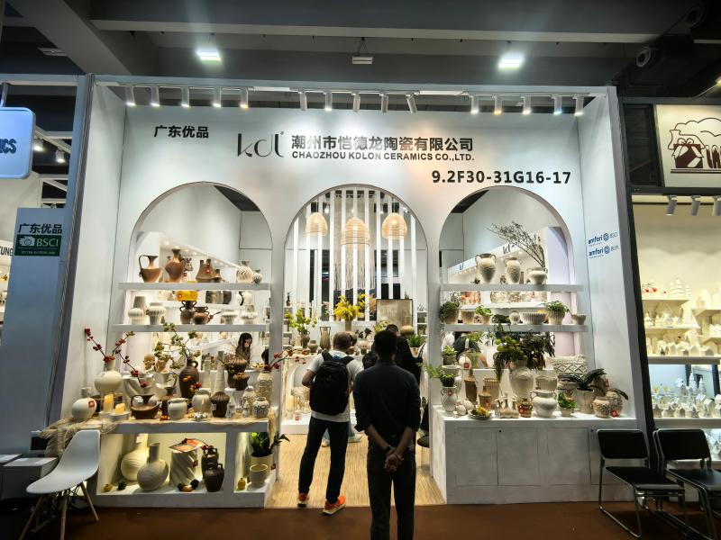 潮州市愷德龍陶瓷有限公司的第136屆獲獎廣交會(hui) 展位設計搭建圖片