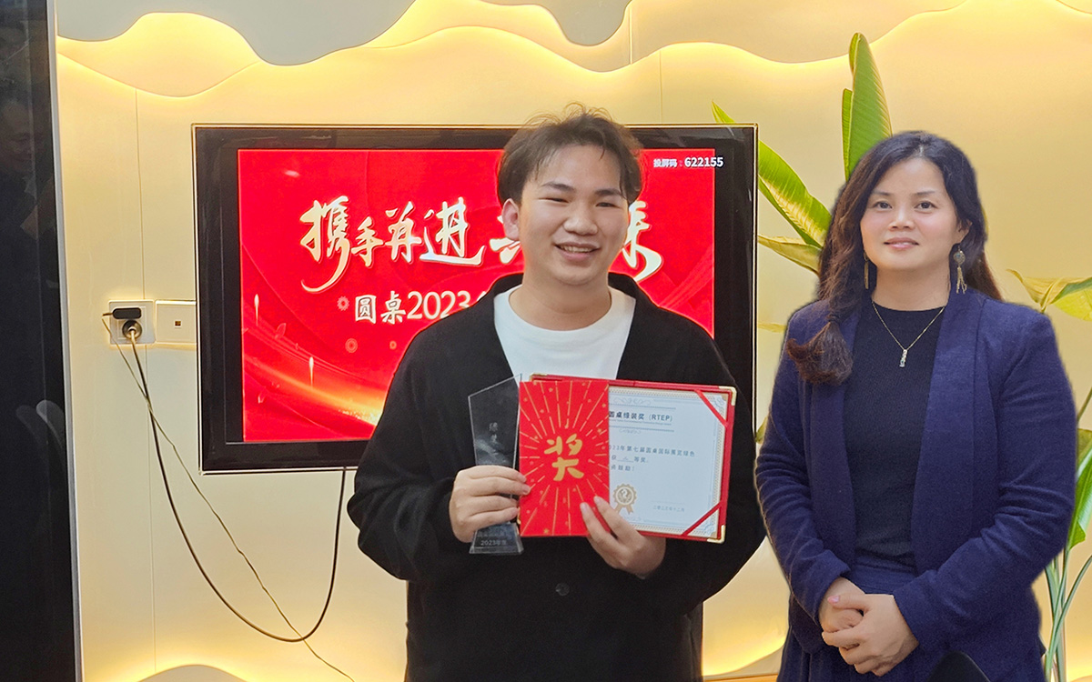2023年kaiyun体育全站网页版入口老板娘為(wei) 駱振星先生頒發獎勵