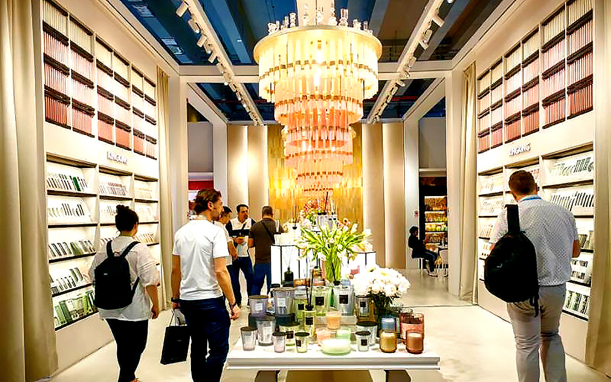 聚光燈在珠寶展會設計搭建中的巧妙運用
