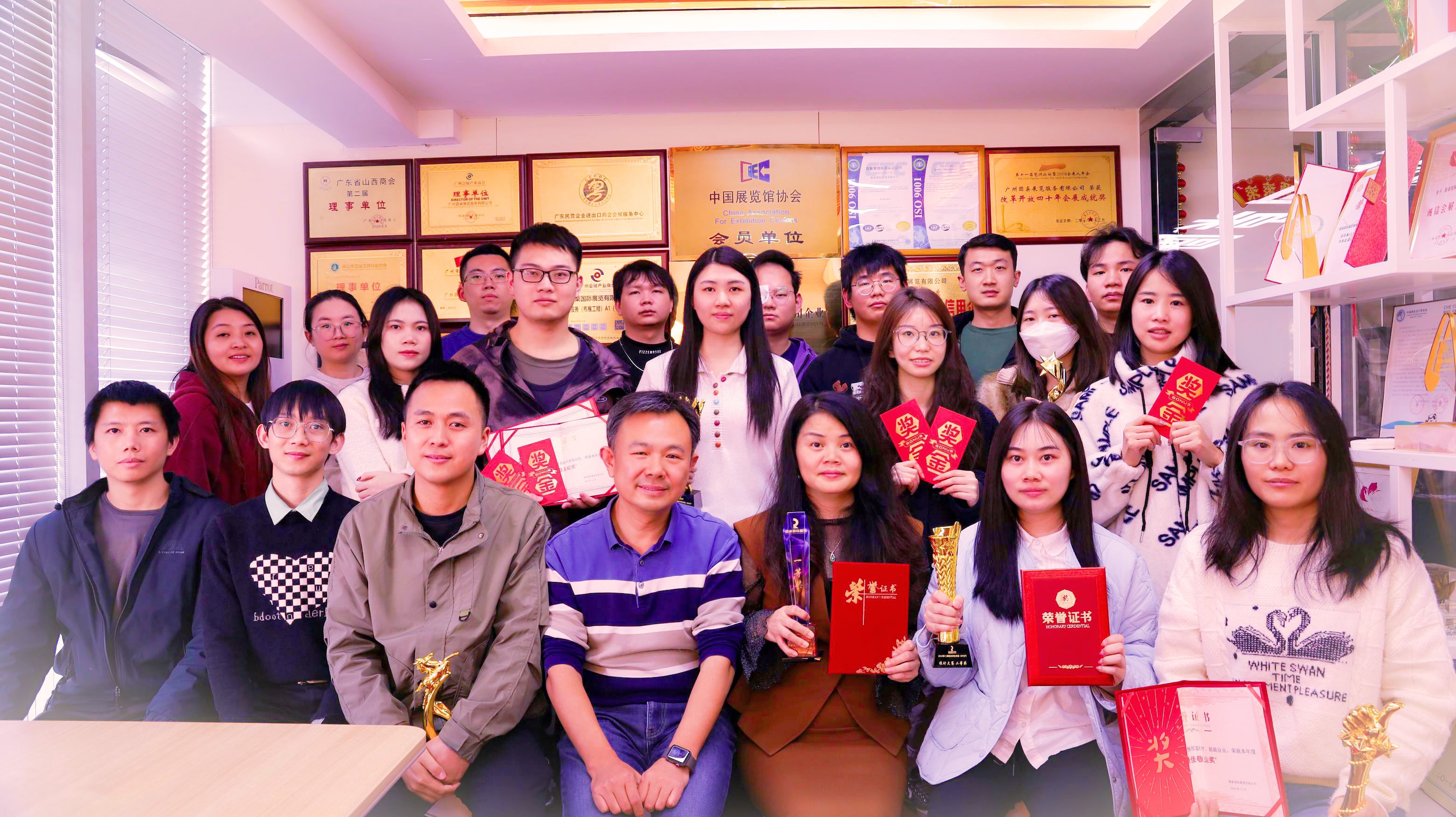 kaiyun体育全站网页版入口總部全體(ti) 優(you) 秀員工祝大家2025年新年快樂(le) ！